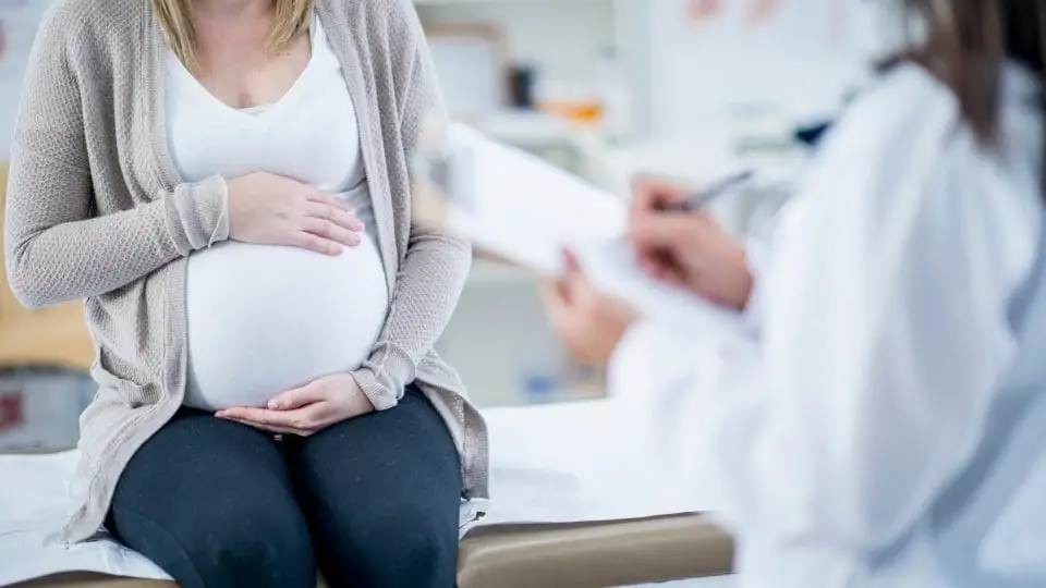 pregnant doctor check